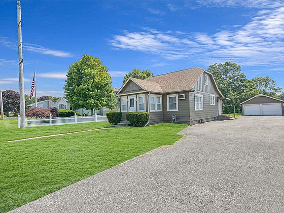 3rd image of 23 Bayview Ave