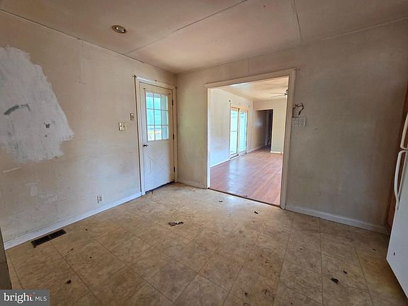 3rd image of 1846 Asbury Ave