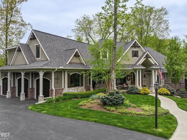 7671 Maple Ridge Ct, Clarkston, MI 48346