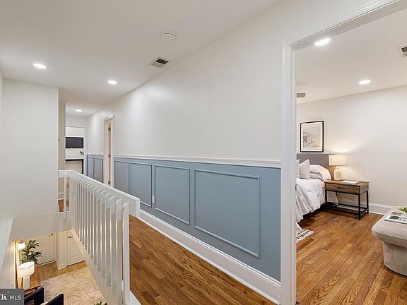 3rd image of 1914 Fairmount Ave #4