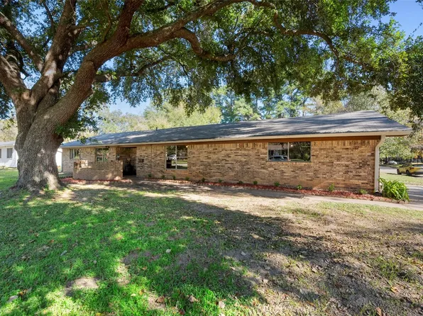 302 Gardner Dr, Palestine, TX 75803