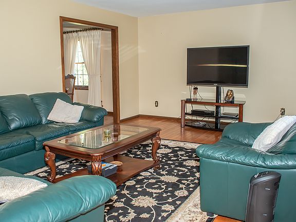 3rd image of 714 Cedar Bluff Dr