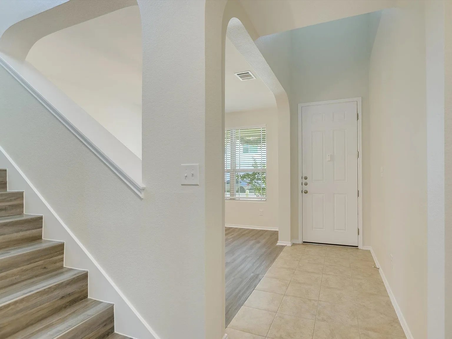 3 bed, 2.5 bath, 2233 sqft, $2,695 — Photo 3