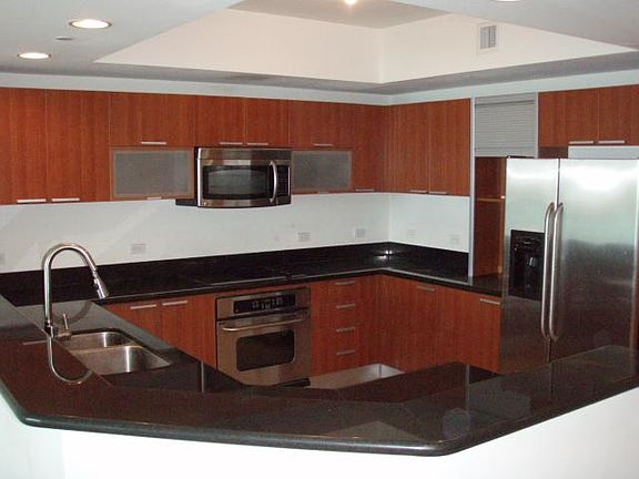 3rd image of 2640 Lake Shore Dr Unit 609