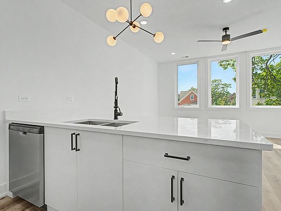 5th image of 3316 W Adams St