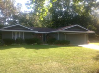 5233 Foxcroft Dr, Kalamazoo, MI 49009