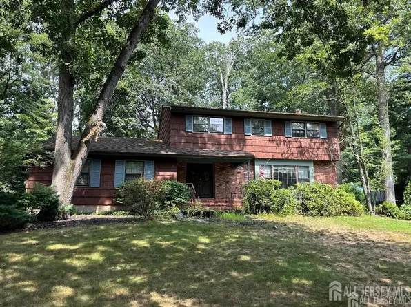 4 Amanda Ct, East Brunswick, NJ 08816