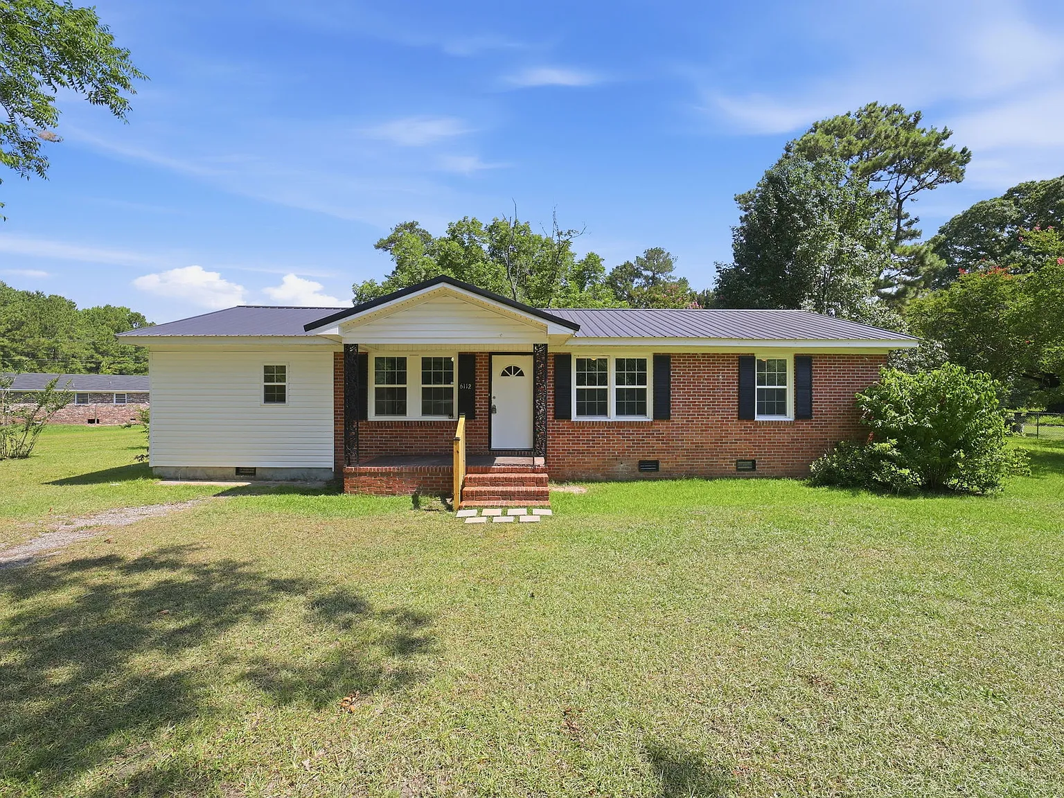 4 bed, 1400 sqft, $1,400 — Photo 1