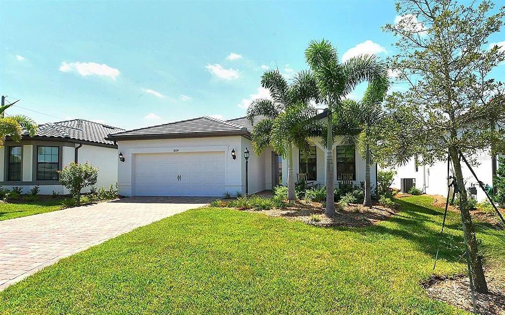 3 bed, 2.0 bath, 2054 sqft, $10,000 — Photo 1