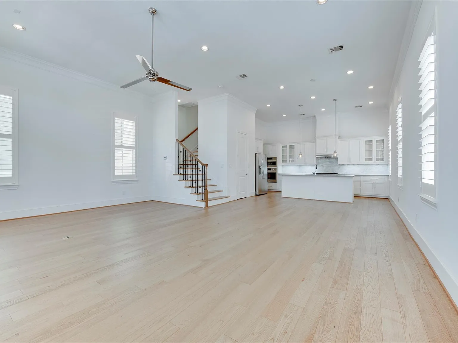 3 bed, 2.5 bath, 2300 sqft, $3,500 — Photo 4