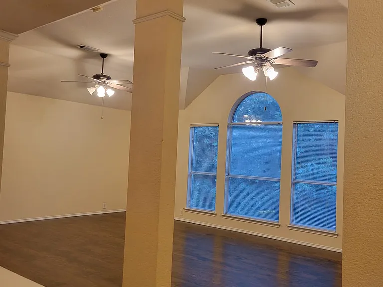6105 Silverleaf Ln — Photo 9