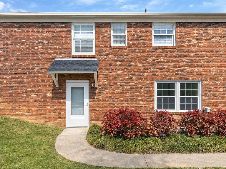 1502 Pamela Dr — Photo 14