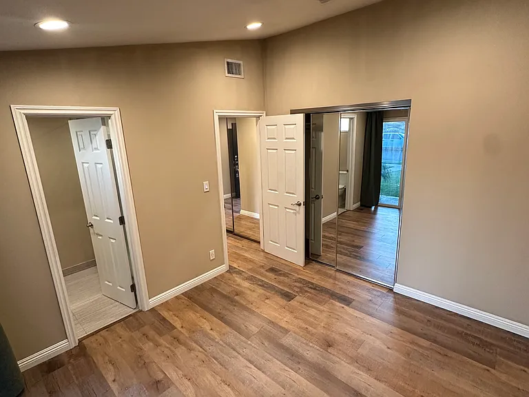 7126 Delco Ave — Photo 11