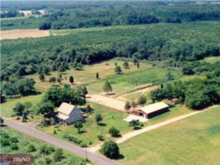 2nd image of 807 Flittertown Rd