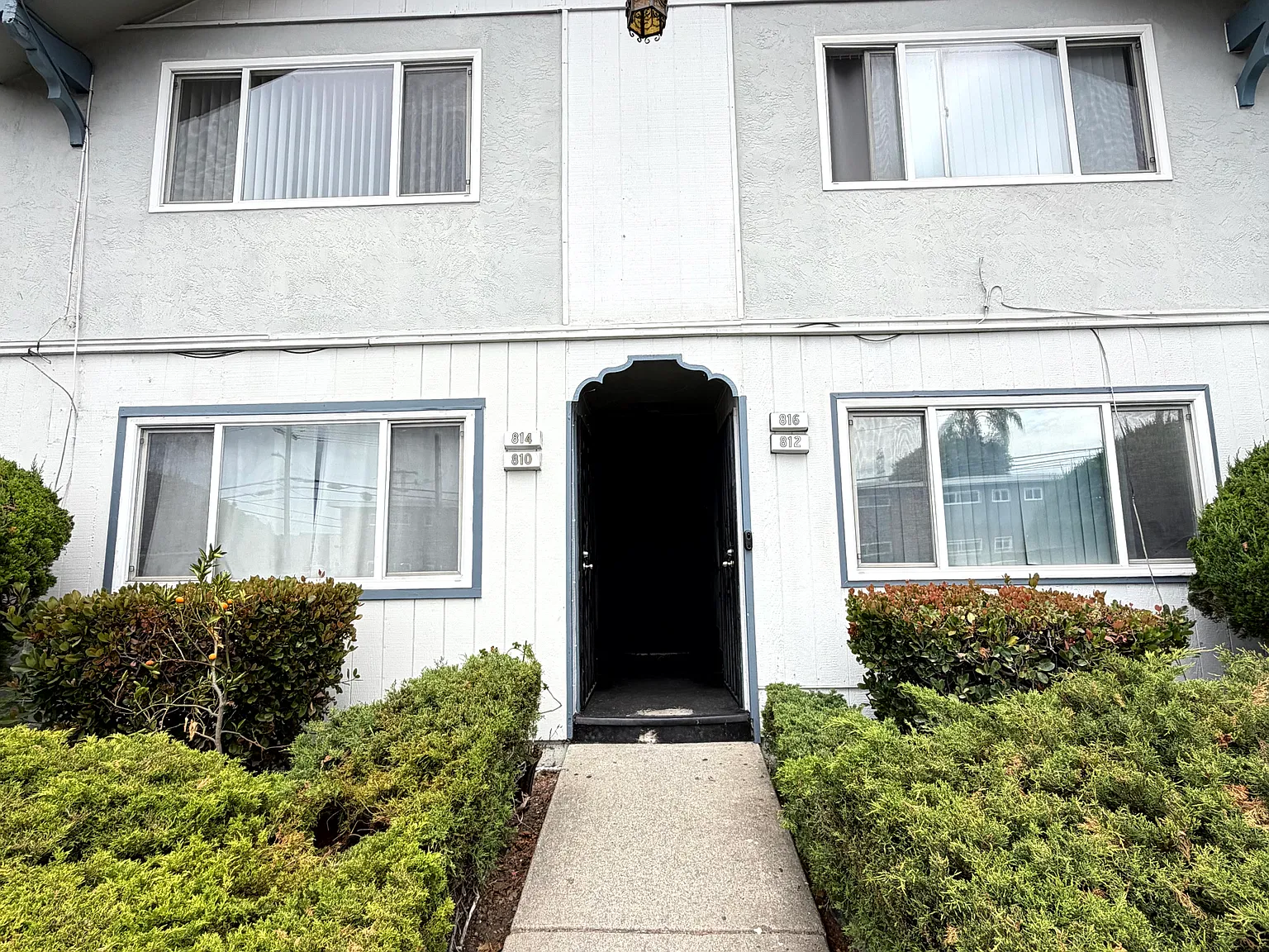 2 bed, 800 sqft, $2,400 — Photo 2