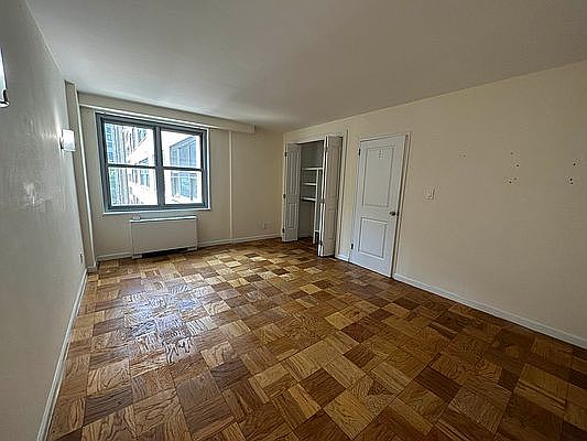3rd image of 250 E 63rd St APT 612
