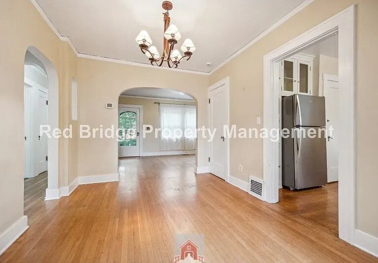 2619 NE Flanders St — Photo 9