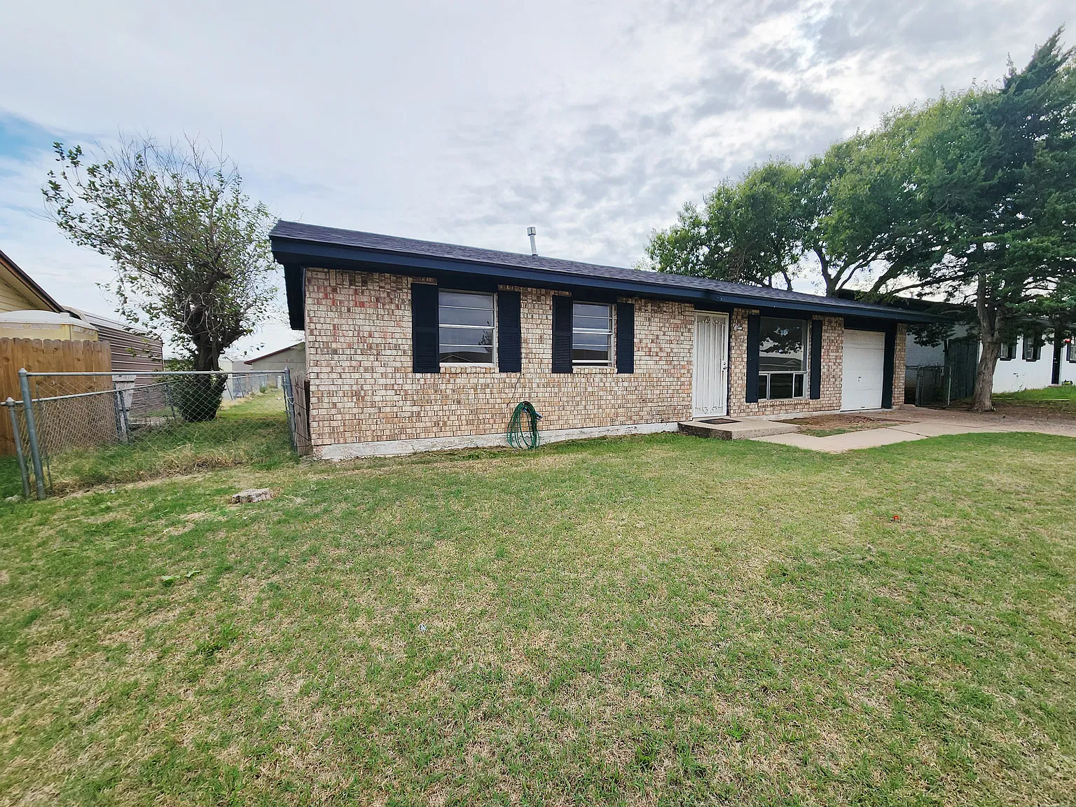3 bed, 1100 sqft, $975 — Photo 2