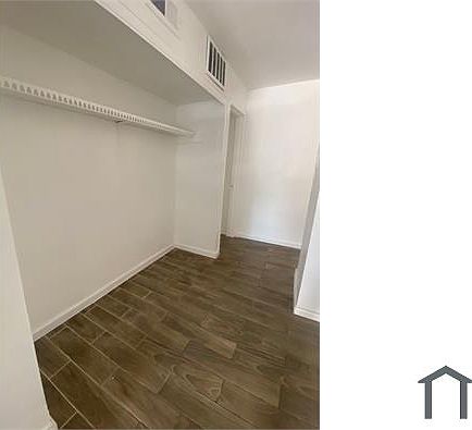 3rd image of 5625 Antoine Dr #208