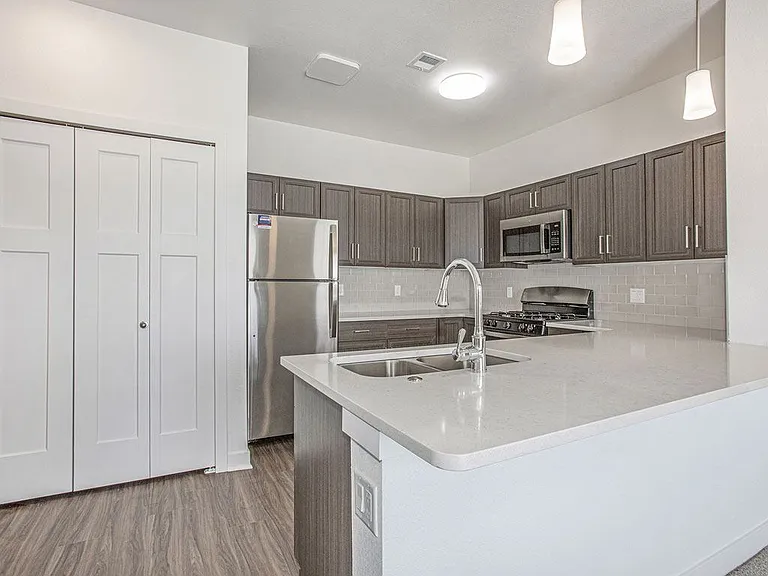 Meadowbrooke Apartment Homes — Photo 38