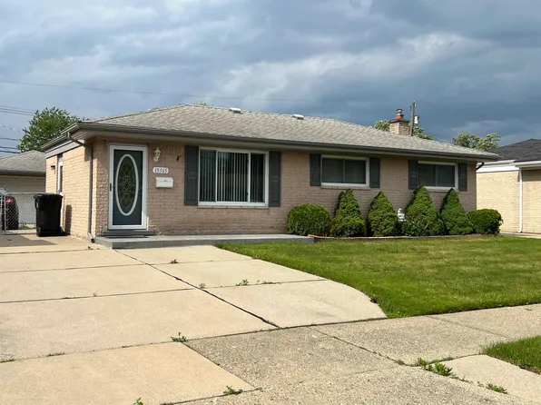 15565 Chestnut St, Roseville, MI 48066