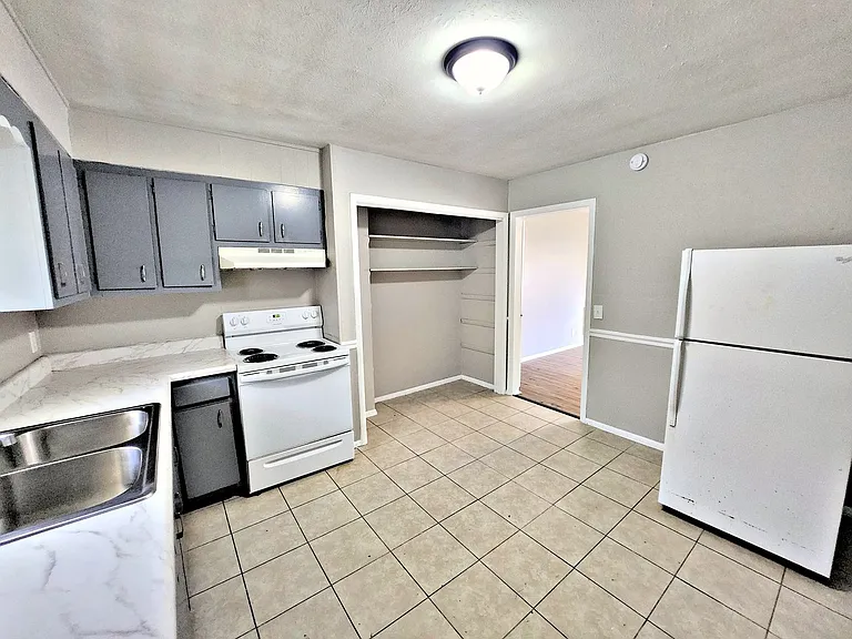 4510 Foster Ave SW — Photo 10