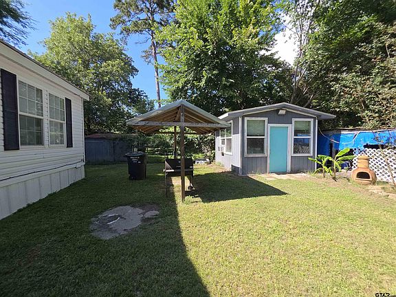 2nd image of 21587 Ravenwood Dr