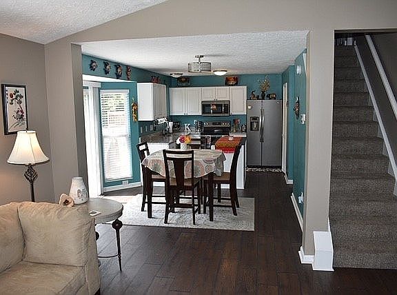3rd image of 2379 Woodbluff Ct