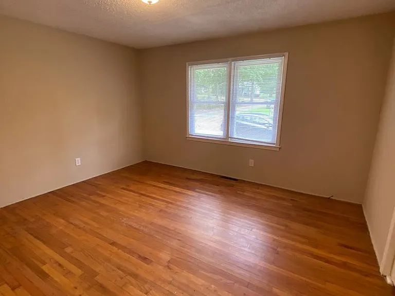 106 Cantrell Dr — Photo 15