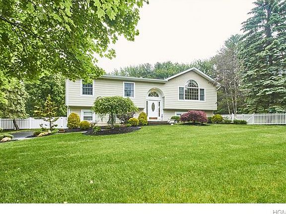 2nd image of 8 S Amundsen Ln