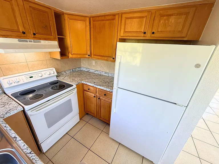432 NW 42nd St #1-6 — Photo 8
