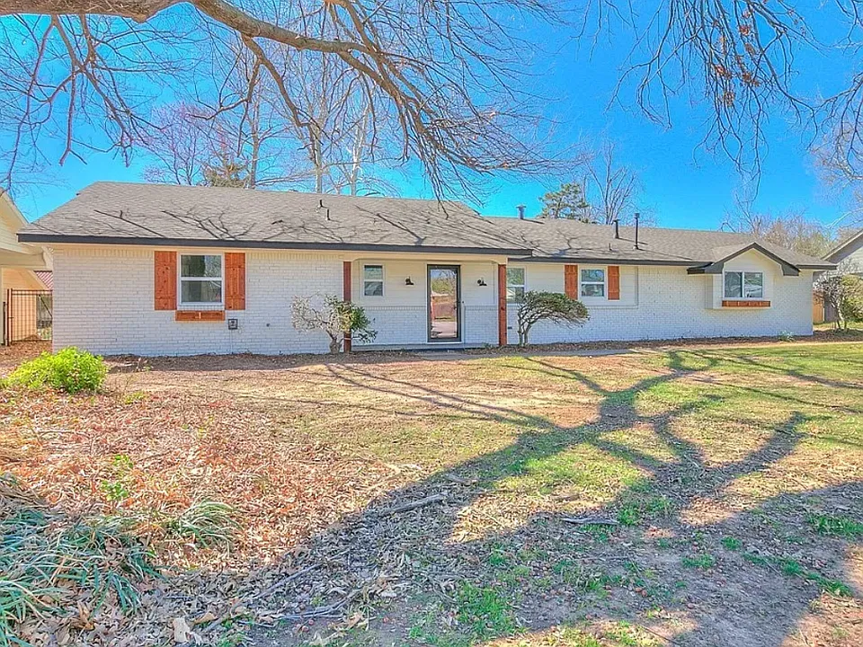 918 McCall Dr