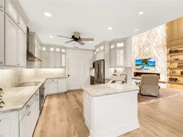 6777 Southern Oak CT, NAPLES, FL 34109