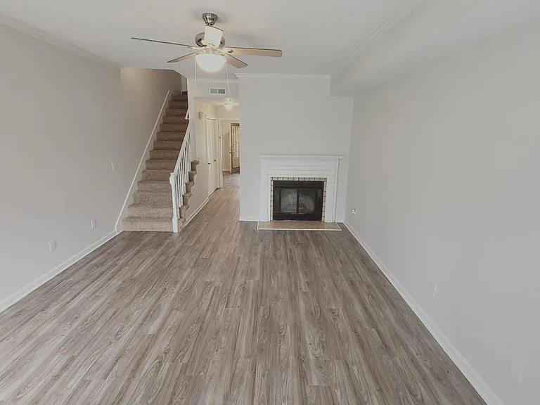 301 Hickory Pl — Photo 5