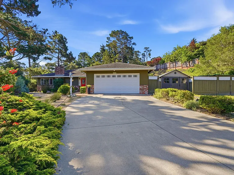 241 Soledad Dr — Photo 1