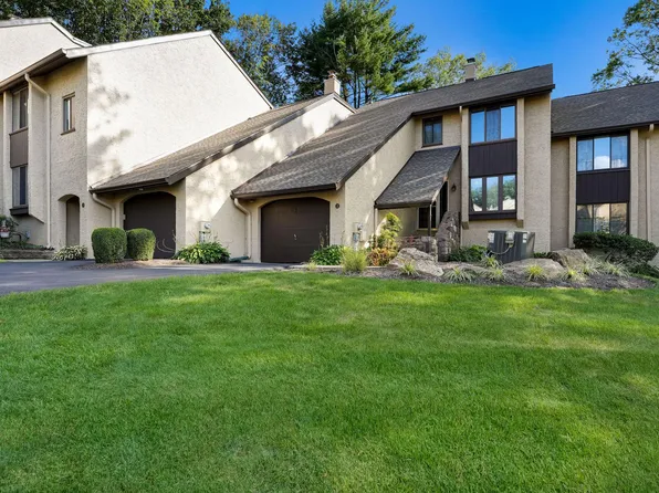 3 Golf Club Dr, Langhorne, PA 19047