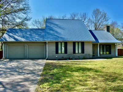 826 E Division Street, Bolivar, MO, 65613