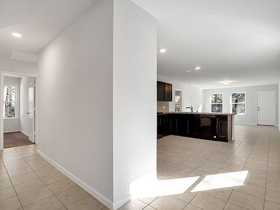 5th image of 28605 Cedar Ct E