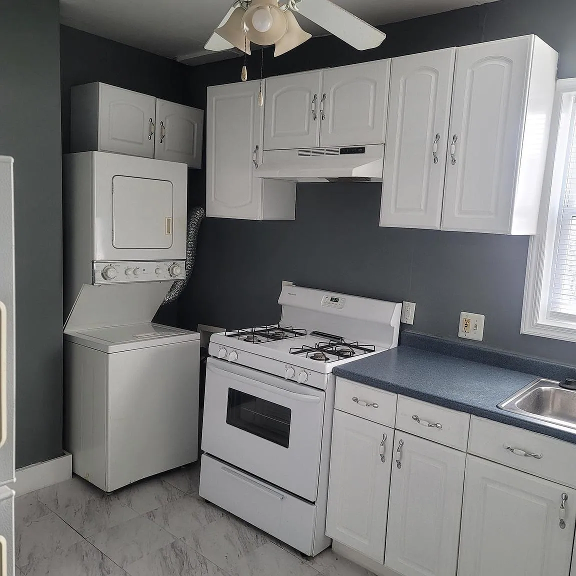 2 bed, 1.0 bath, 1764 sqft, $2,800 — Photo 1