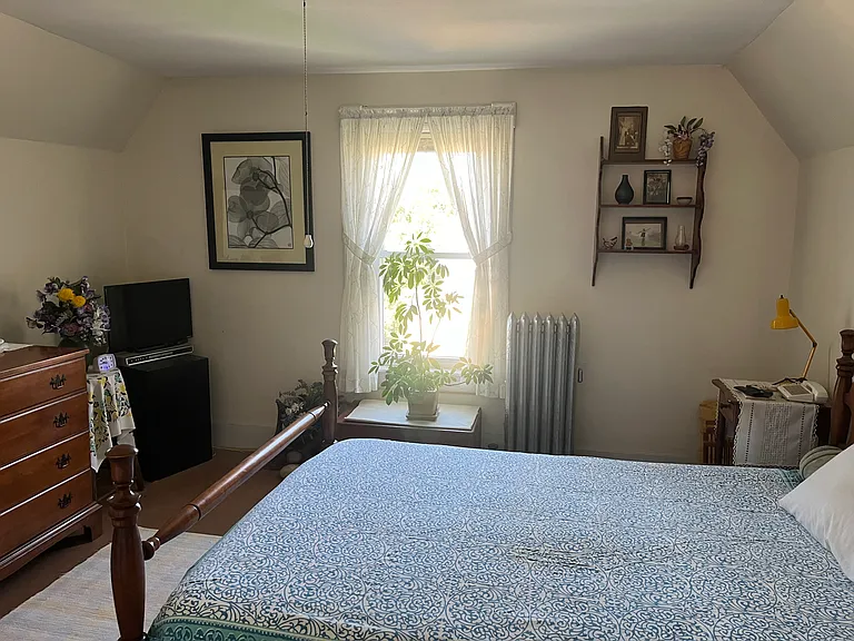 Same 3rd Floor Bedroom. Sorry, no photo of the 2nd bedroom but it is across the hall and it's about the same size and layout.