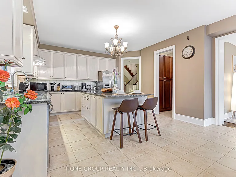 261 Angus Glen Blvd — Photo 2