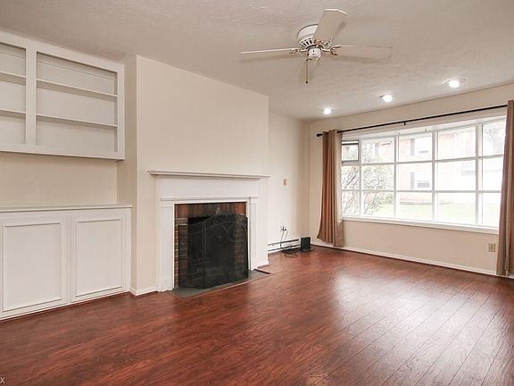 2nd image of 15 Meadowlawn Dr Unit 2