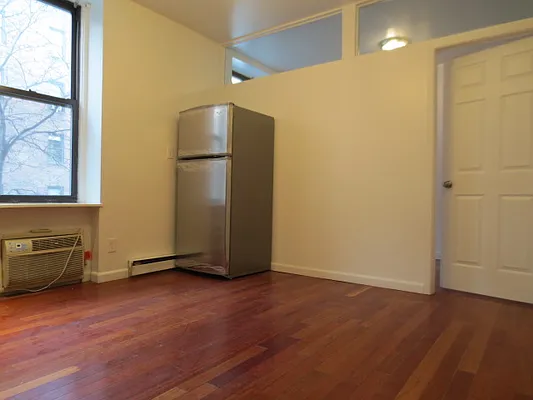 Rented by Robyn Lee, LREB | media 10