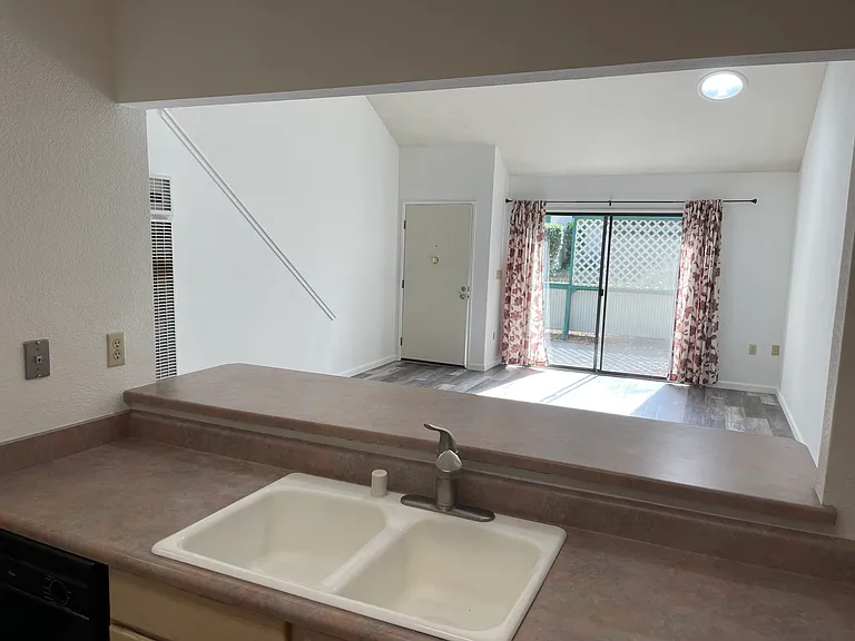 537 Norlee St — Photo 7