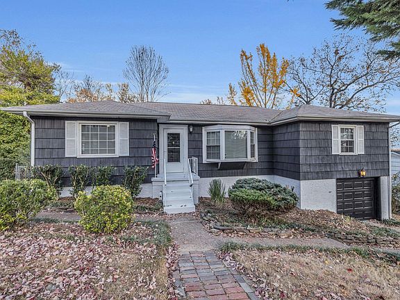 2nd image of 3680 Knollwood Dr