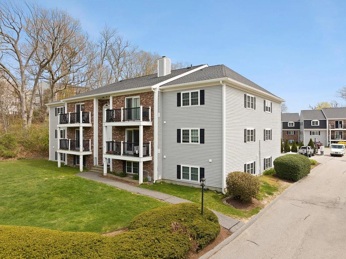 2 bed, 895 sqft, $2,400 — Photo 2