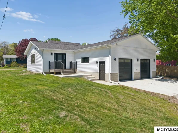 714 3rd St NW, Nora Springs, IA 50458