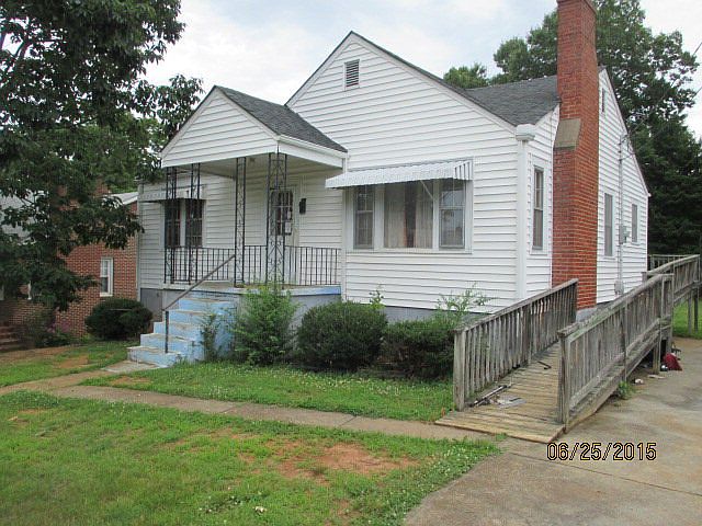 1st image of 607 2nd St