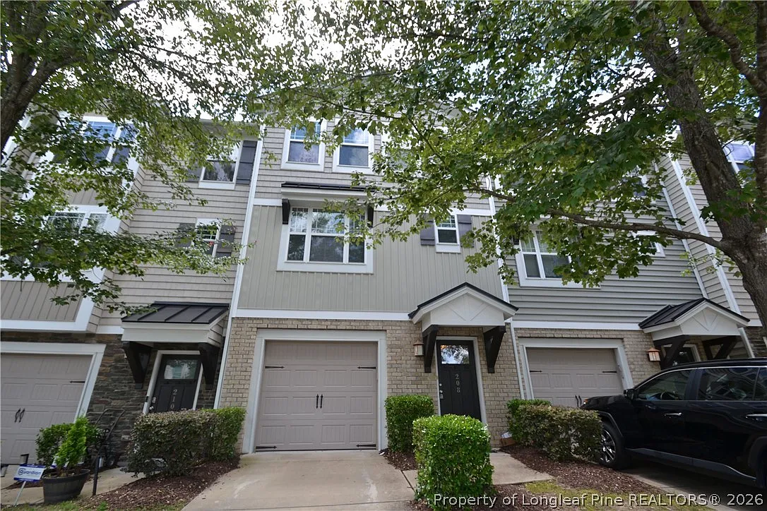 3 bed, 3.5 bath, 2060 sqft, $2,095 — Photo 1