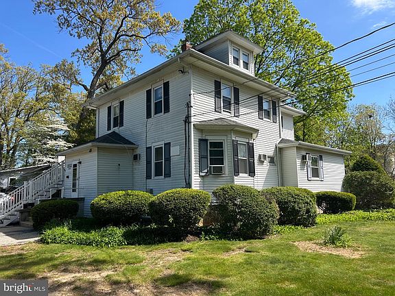 4th image of 302 Montgomery Ave